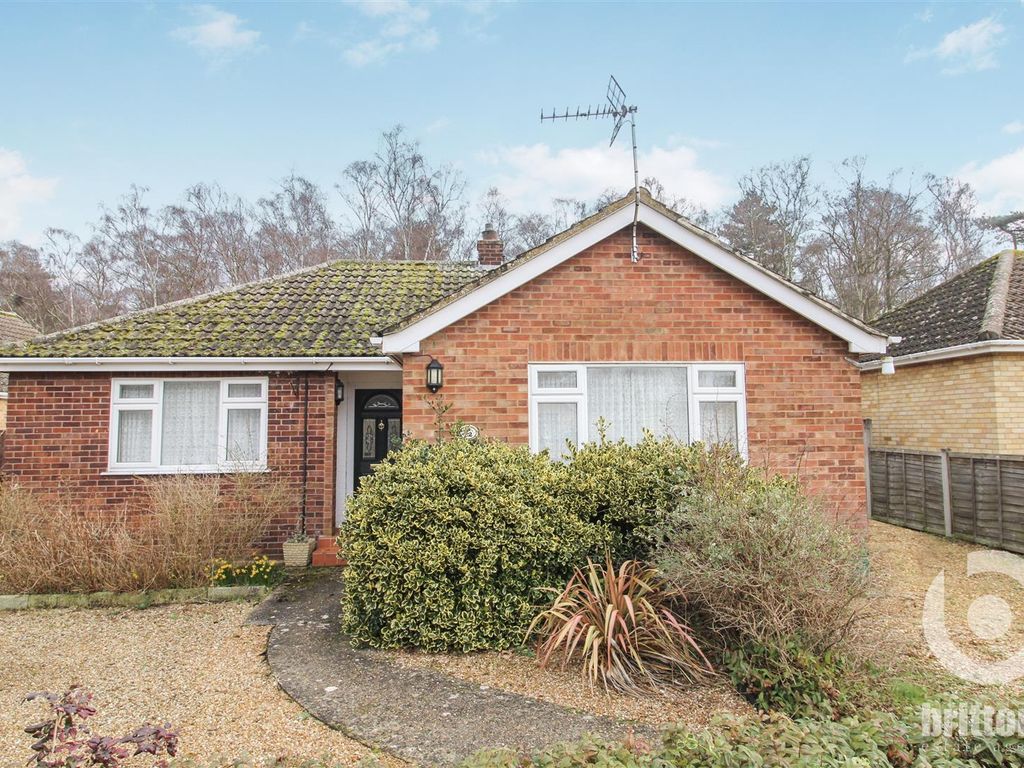 3 bed detached bungalow for sale in Woodside Close, Dersingham, King's Lynn PE31, £275,000