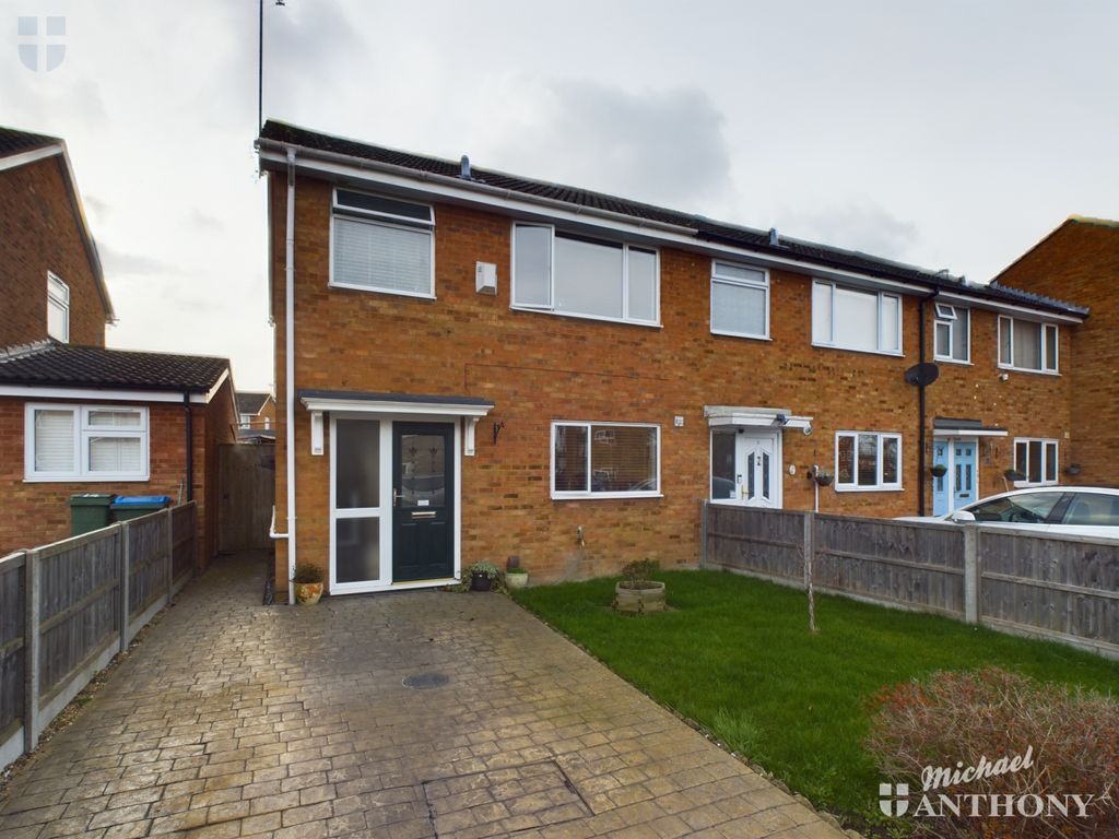 3 bed end terrace house for sale in Orwell Drive, Aylesbury HP21, £345,000