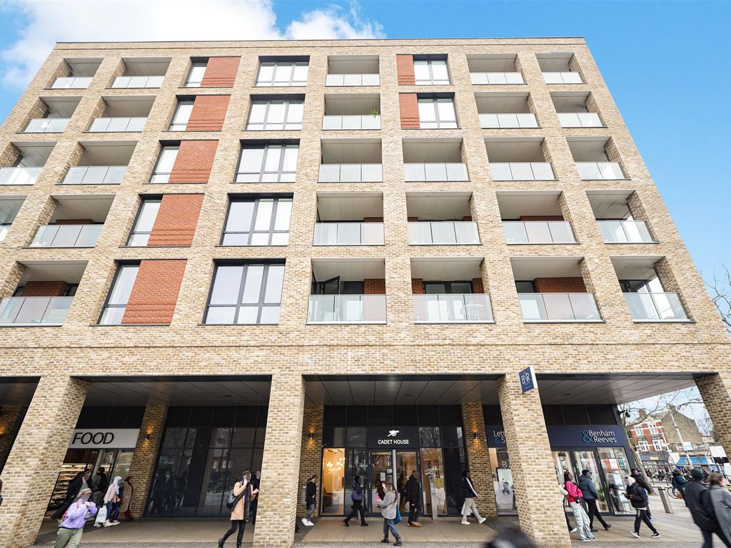 2 bed flat for sale in Plumstead Road, London SE18, £550,000