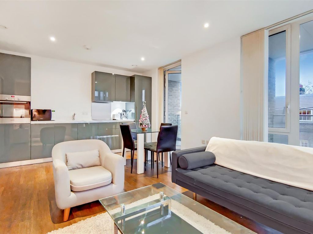 2 bed flat for sale in Plumstead Road, London SE18, £550,000