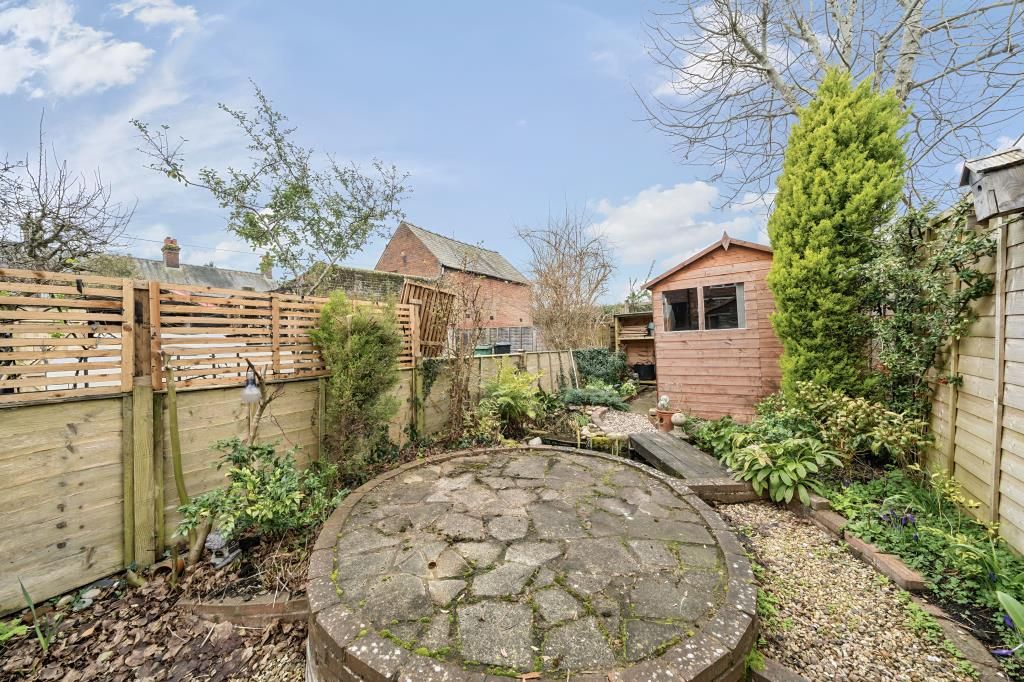2 bed end terrace house for sale in Chesham, Buckinghamshire HP5, £300,000