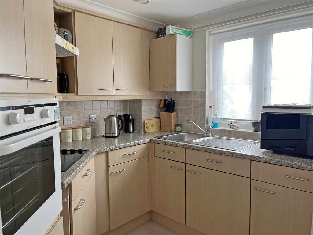 1 bed flat for sale in Fisher Street, Paignton TQ4, £135,000