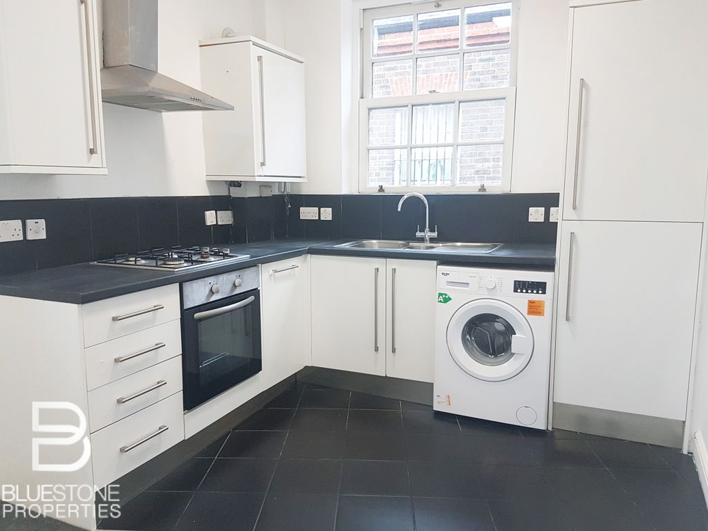 2 bed flat to rent in South End, South Croydon CR0, £1,450 pcm
