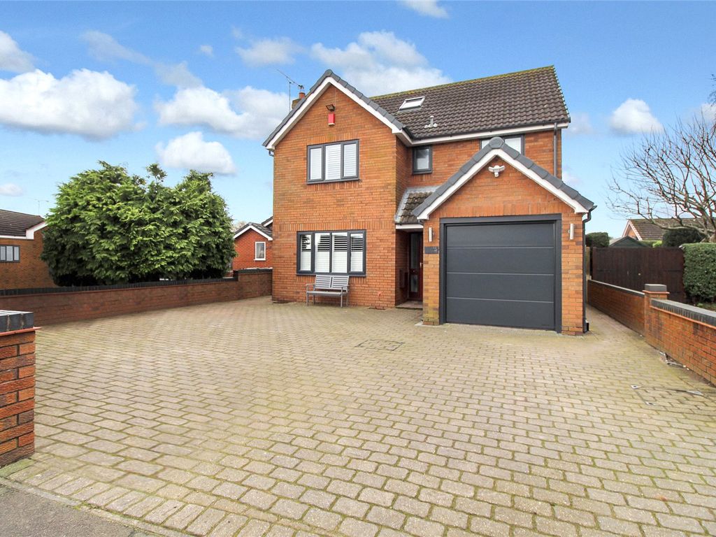 5 bed detached house for sale in Millbeck Close, Weston, Crewe, Cheshire CW2, £450,000