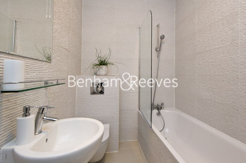 1 bed flat to rent in Cornwall Gardens, Kensington SW7, £5,417 pcm