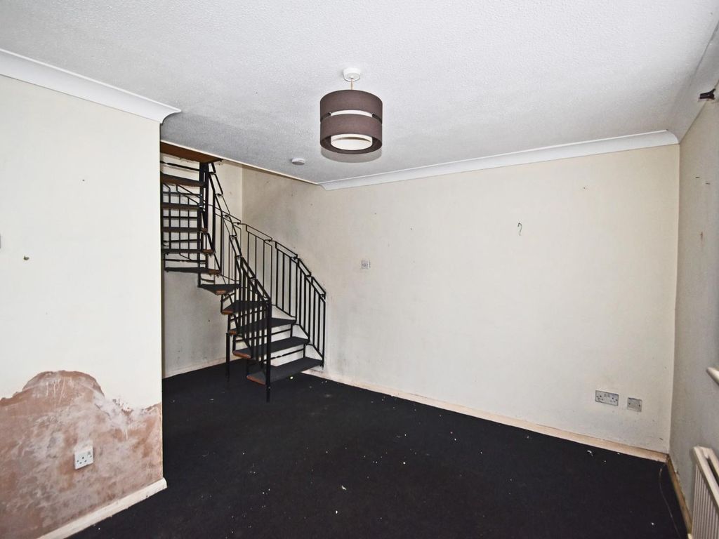1 bed end terrace house for sale in Hawks Way, Ashford TN23, £175,000