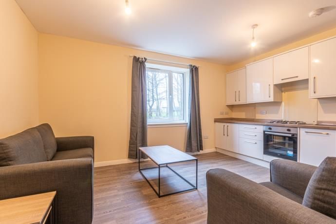 Room to rent in West Pilton Gardens, Edinburgh EH4, £595 pcm
