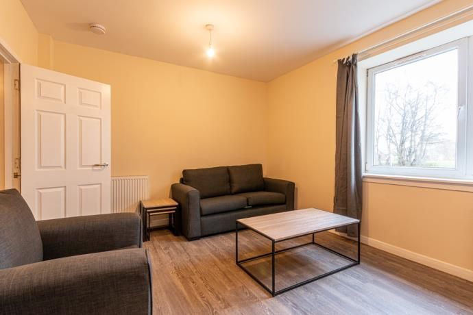 Room to rent in West Pilton Gardens, Edinburgh EH4, £595 pcm