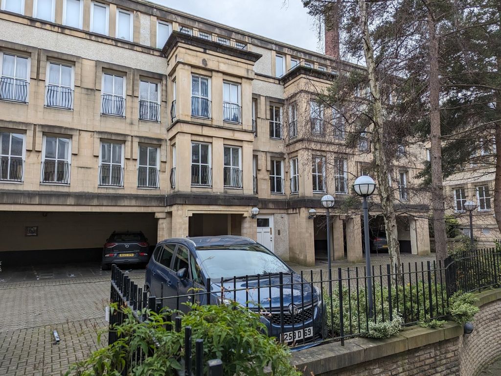 2 bed flat to rent in Gayfield Close, Edinburgh, Midlothian EH1, £1,590 pcm