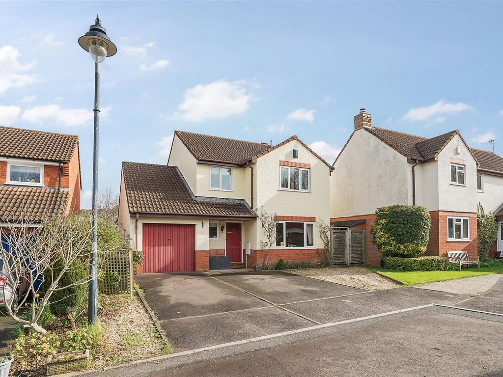 5 bed detached house for sale in Barrington Close, Taunton TA1, £460,000