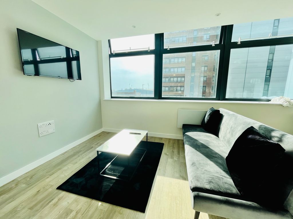 1 bed flat to rent in Seymour Grove, Old Trafford, Manchester M16, £1,050 pcm