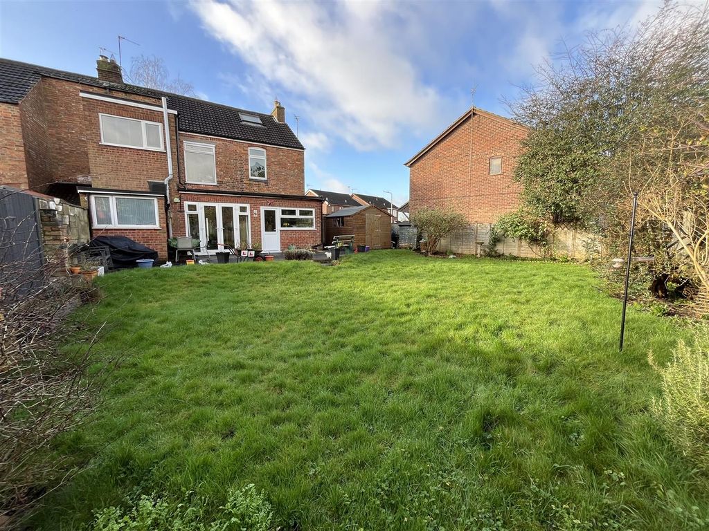 3 bed semi-detached house for sale in Park Road, Wigston LE18, £269,950
