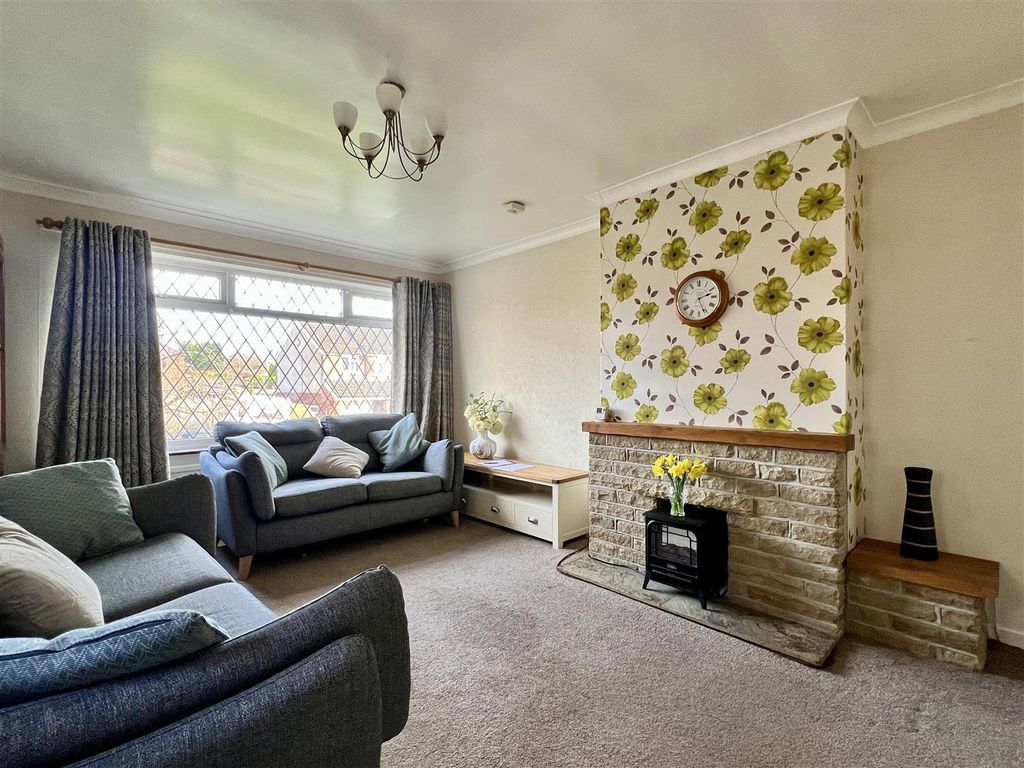 3 bed detached bungalow for sale in Meadow Drive, East Ayton, Scarborough YO13, £245,000