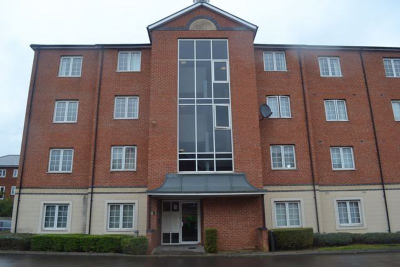 2 bed flat for sale in Great Western Road, Gloucester GL1, £140,000