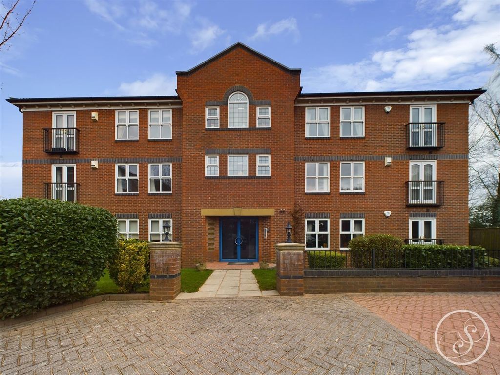 2 bed flat for sale in Harrogate Road, Alwoodley, Leeds LS17, £385,000