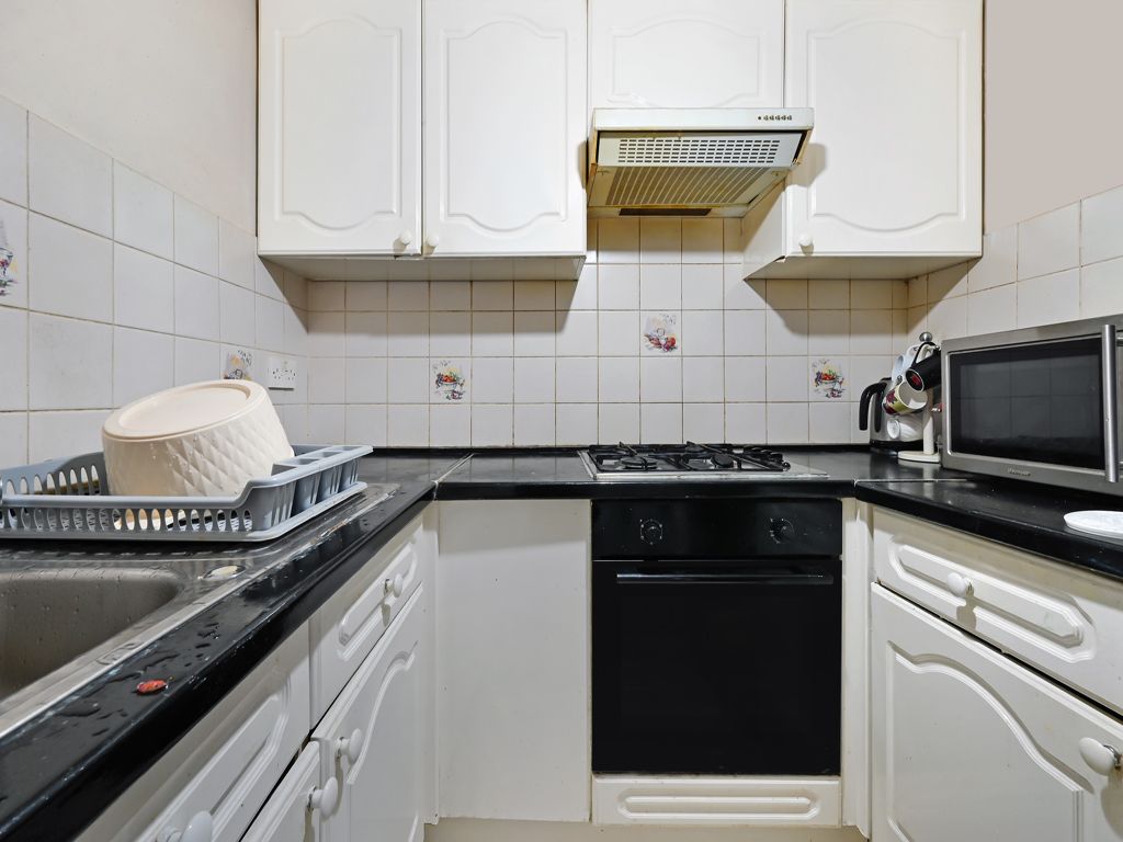 3 bed flat for sale in Cameron Road, Croydon CR0, £325,000