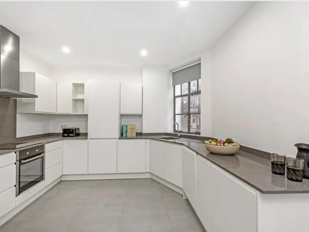 3 bed flat to rent in Maida Vale, London W9, £5,612 pcm