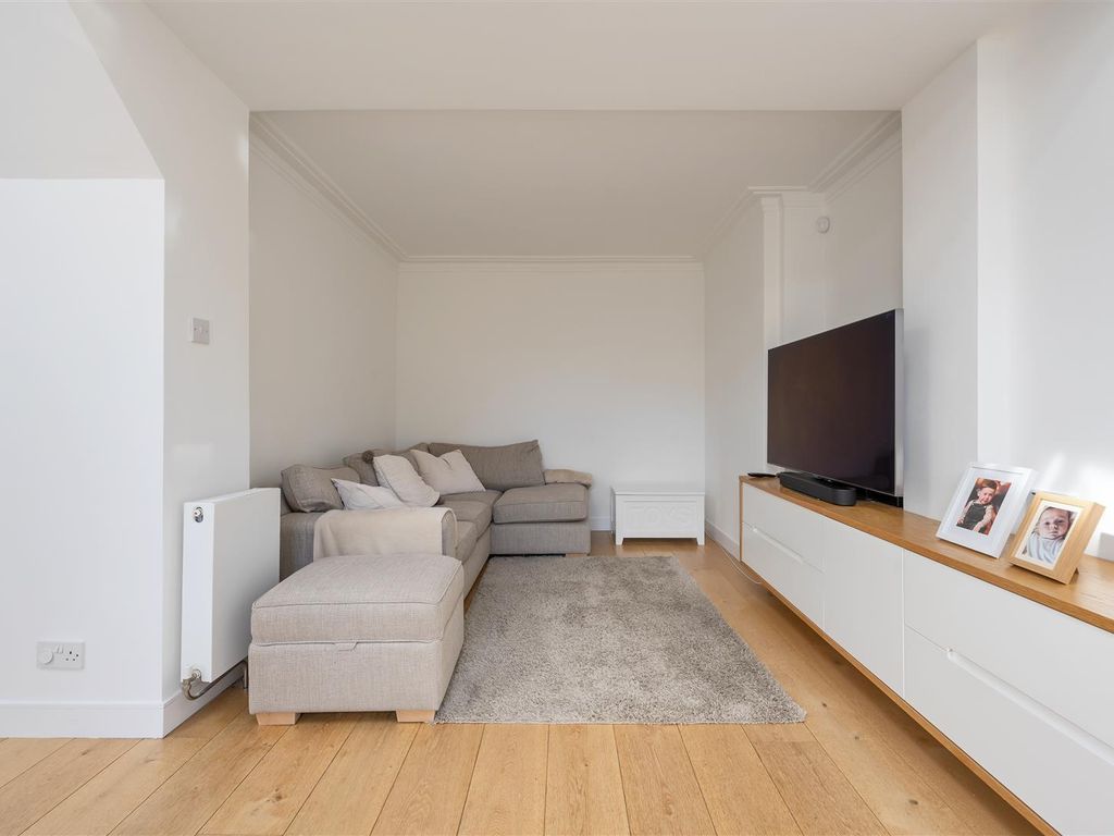 3 bed property for sale in Waltham Way, London E4, £590,000