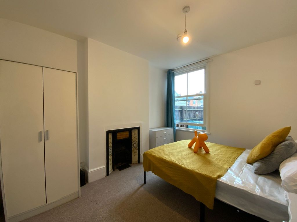 Room to rent in Bierton Road, Aylesbury HP20, £650 pcm