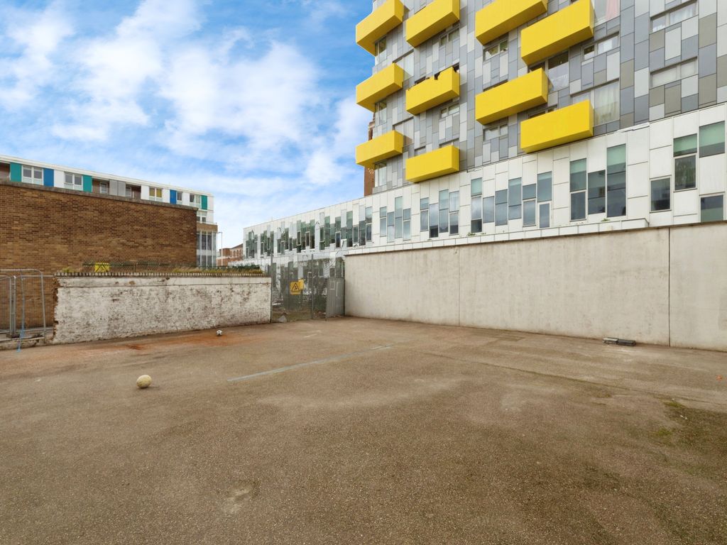 1 bed flat for sale in 87 Axe Street, Barking IG11, £235,000