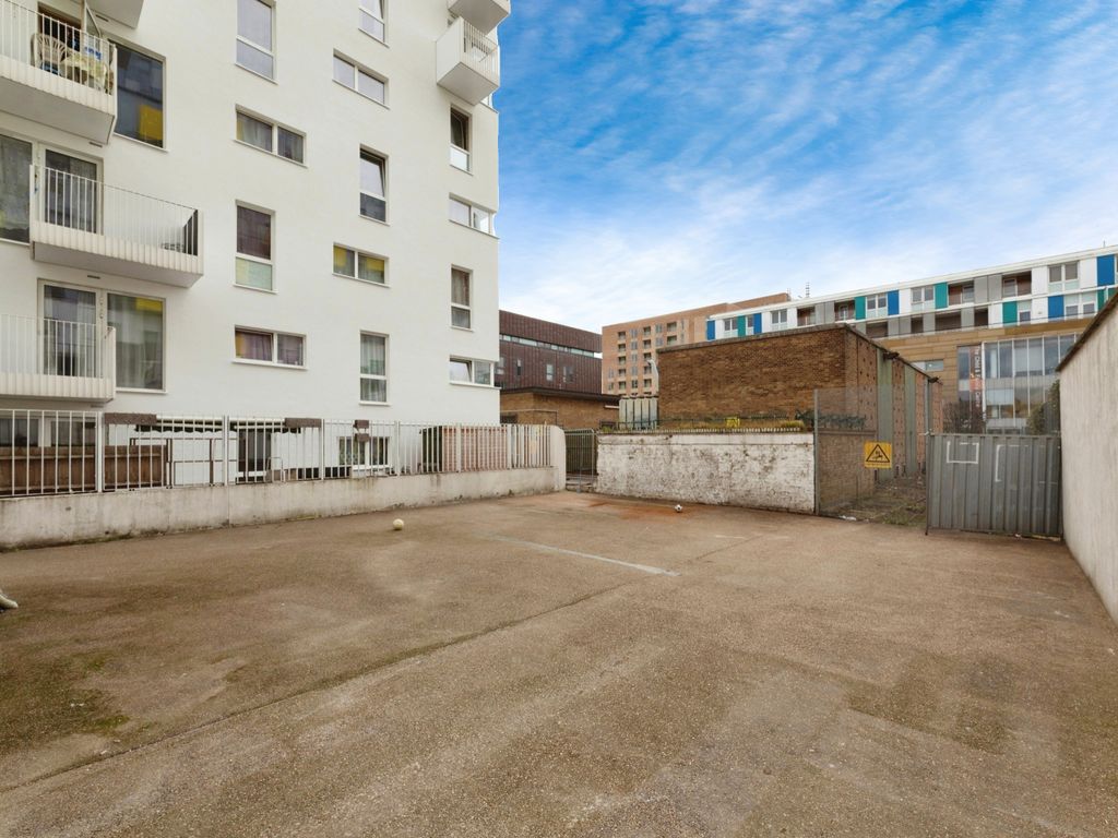 1 bed flat for sale in 87 Axe Street, Barking IG11, £235,000