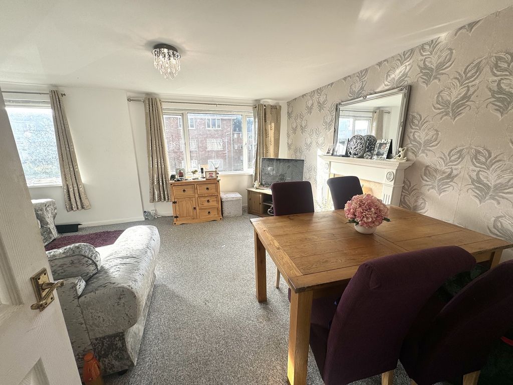 2 bed flat for sale in Cumberland Court, Ridgeway Road, Rumney, Cardiff. CF3, £120,000