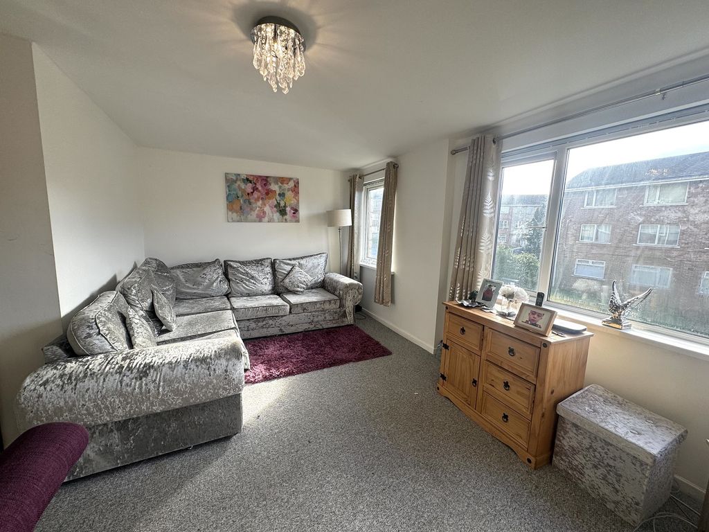 2 bed flat for sale in Cumberland Court, Ridgeway Road, Rumney, Cardiff. CF3, £120,000