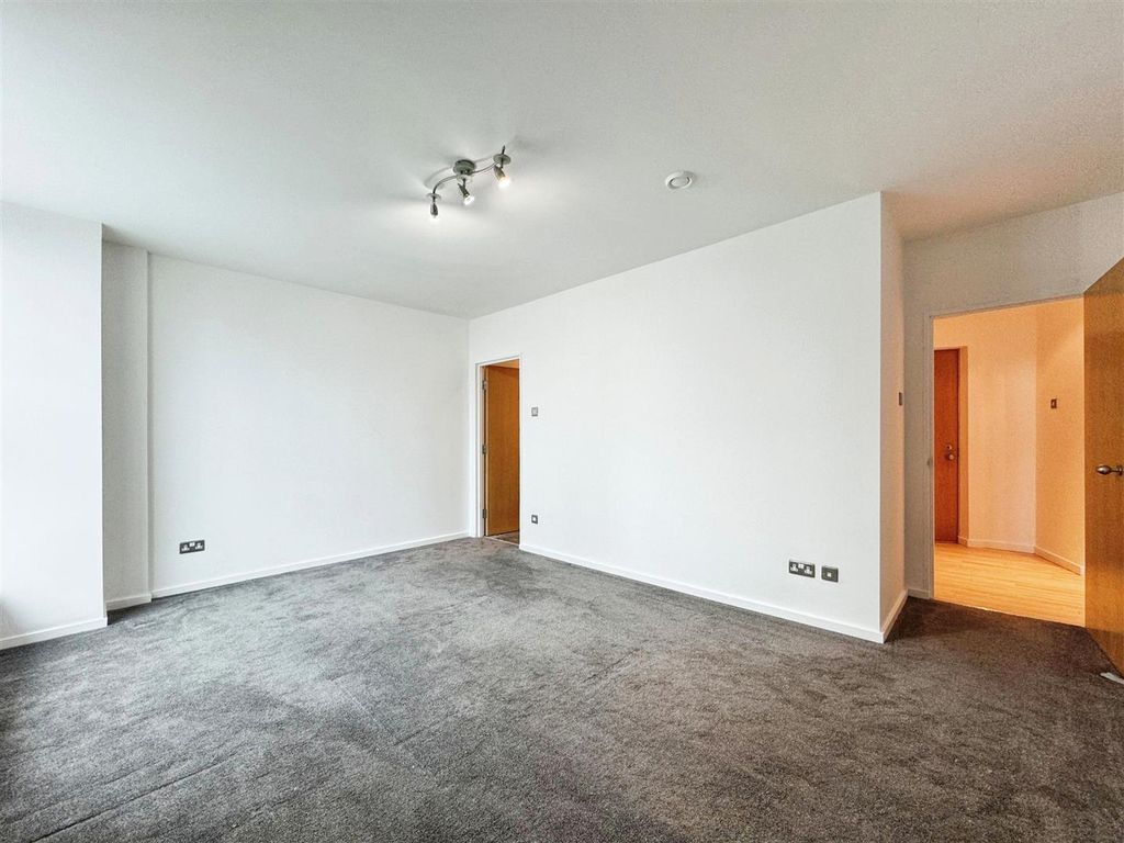 2 bed flat for sale in Beetham Plaza, The Strand, Liverpool L2, £240,000