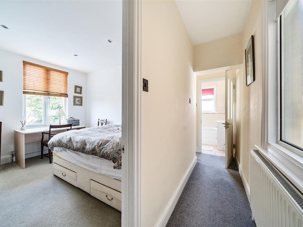 3 bed detached house for sale in Ellerton Road, Surbiton KT6, £869,950
