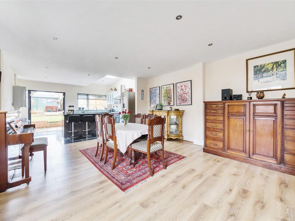 3 bed detached house for sale in Ellerton Road, Surbiton KT6, £869,950