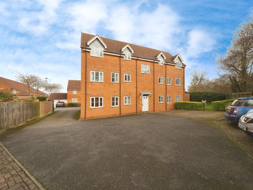 1 bed flat for sale in Peppercorn Way, Dunstable LU6, £155,000