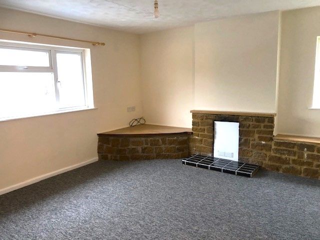 2 bed flat to rent in Richmond Street, Kings Sutton, Banbury OX17, £900 pcm