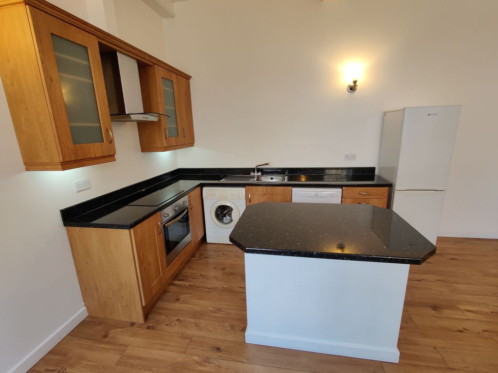 1 bed flat to rent in Chapel Lane, Southowram HX3, £625 pcm