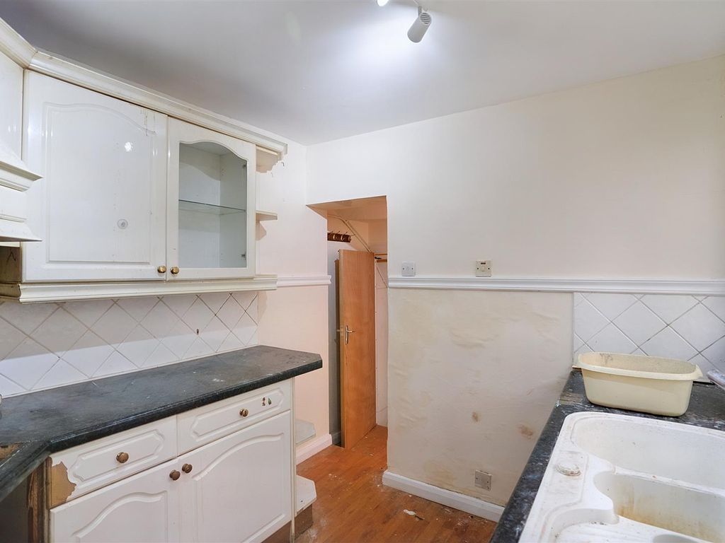 2 bed terraced house for sale in Osborne Terrace, Whitby YO21, £159,995