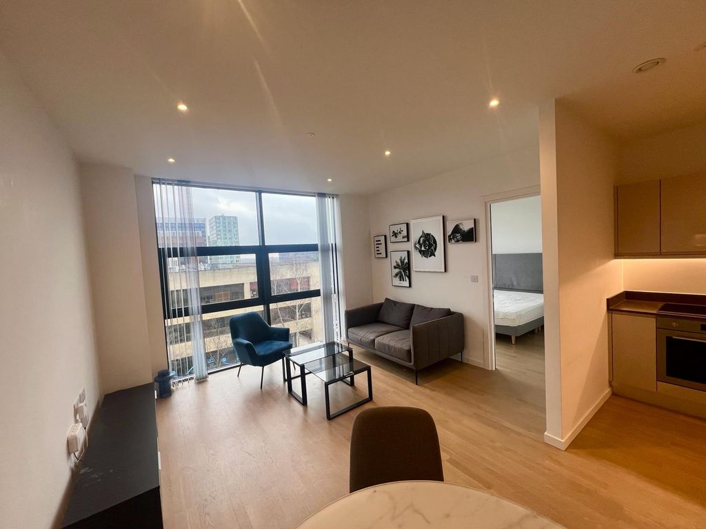 1 bed flat to rent in Silbury Boulevard, Central Milton Keynes, Milton Keynes MK9, £1,100 pcm