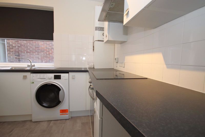 2 bed flat for sale in Ardleigh Court, Shenfield, Brentwood CM15, £360,000