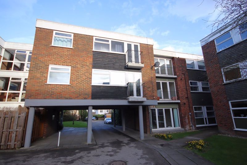 2 bed flat for sale in Ardleigh Court, Shenfield, Brentwood CM15, £360,000