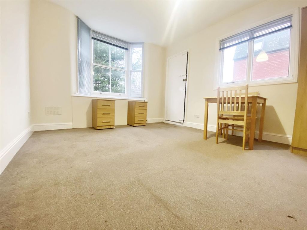 Studio to rent in Stanley Gardens, London NW2, £1,473 pcm