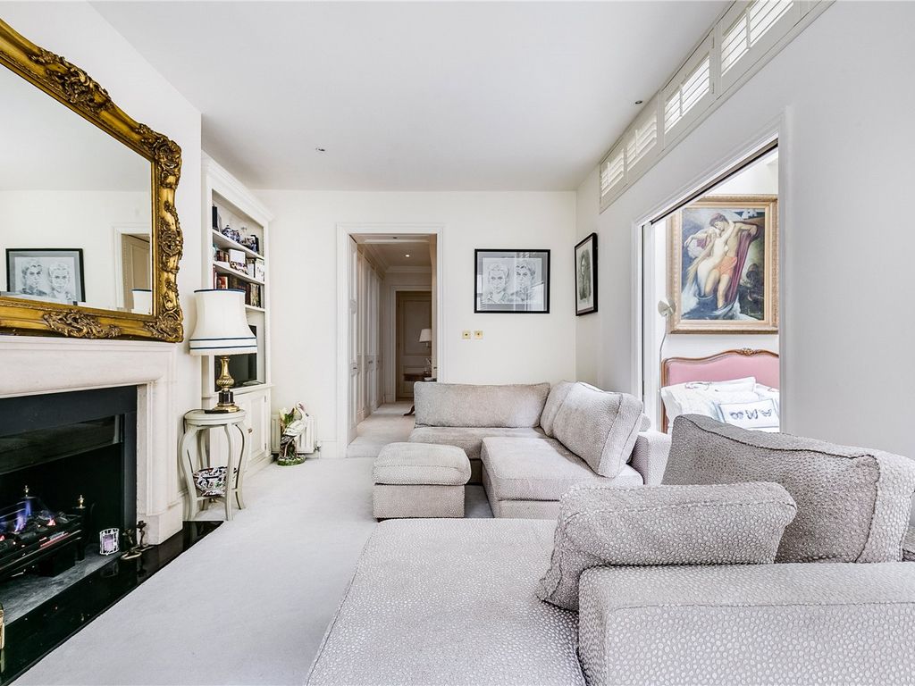 2 bed flat for sale in Cornwall Mews South, South Kensington SW7, £895,000