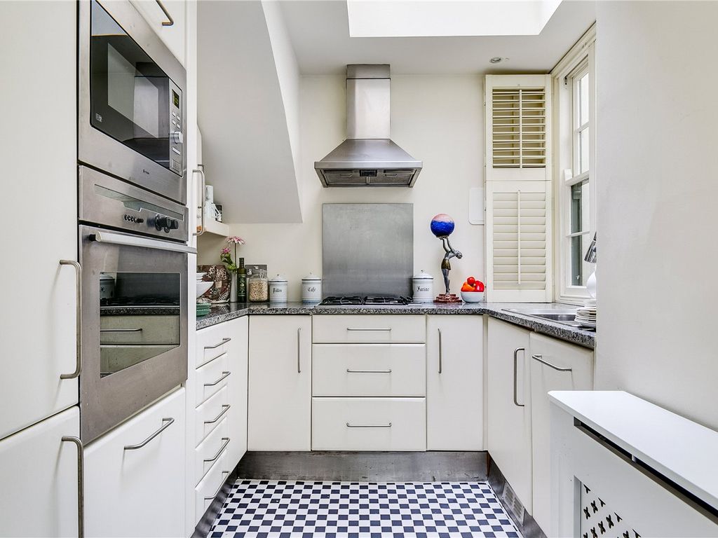 2 bed flat for sale in Cornwall Mews South, South Kensington SW7, £895,000