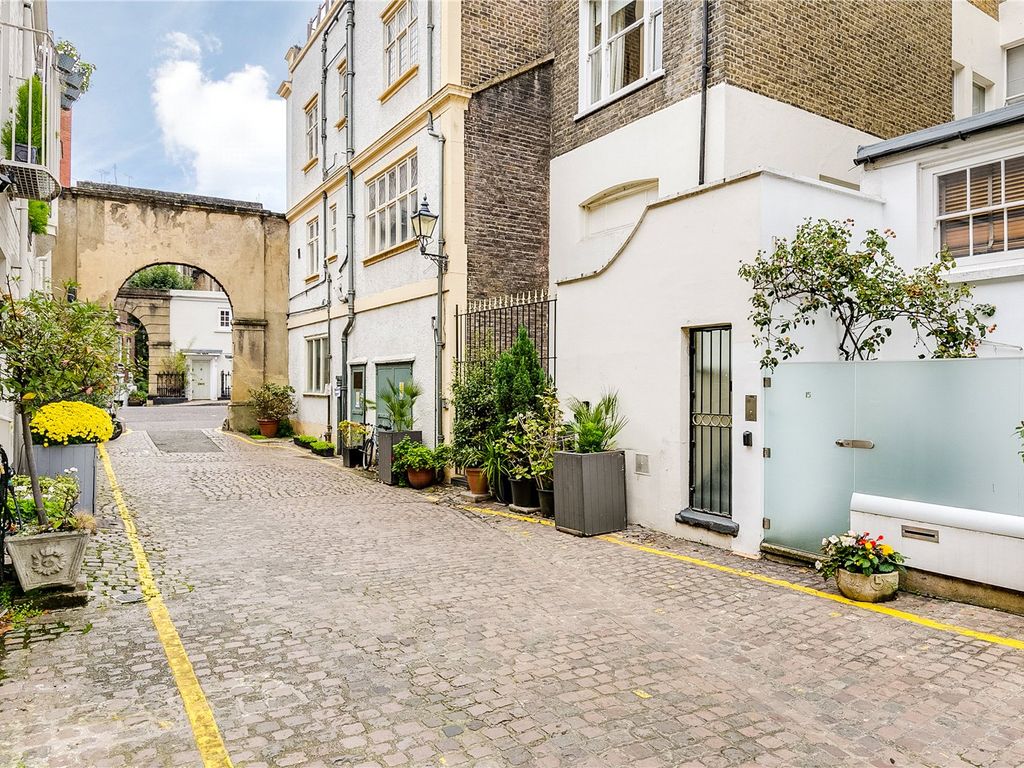 2 bed flat for sale in Cornwall Mews South, South Kensington SW7, £895,000