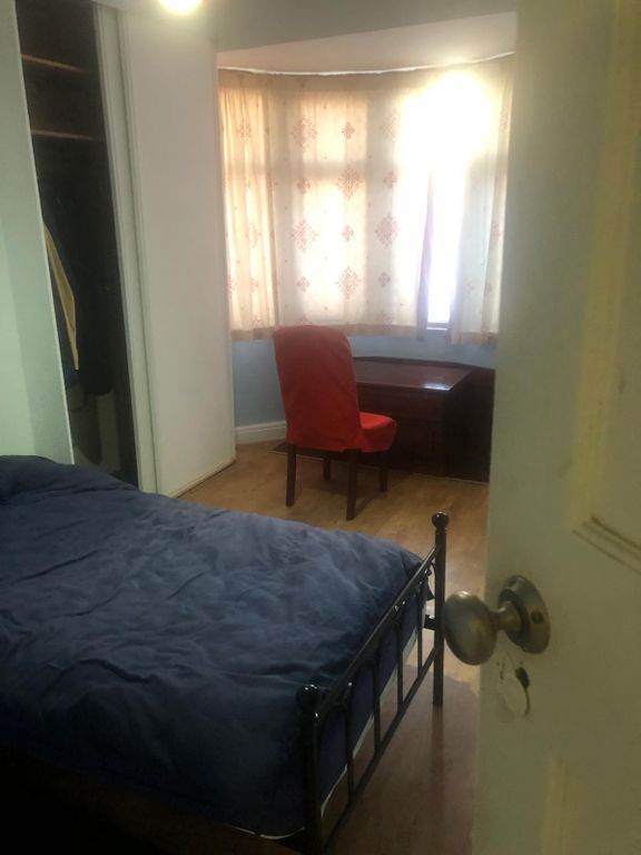 Room to rent in Browns Road, Walthamstow, London E17, £750 pcm