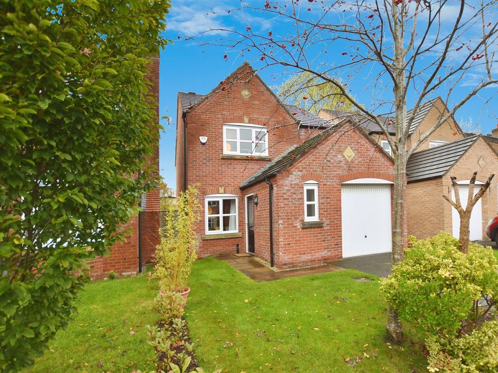 3 bed detached house for sale in Marquess Way, Middleton, Manchester M24, £310,000