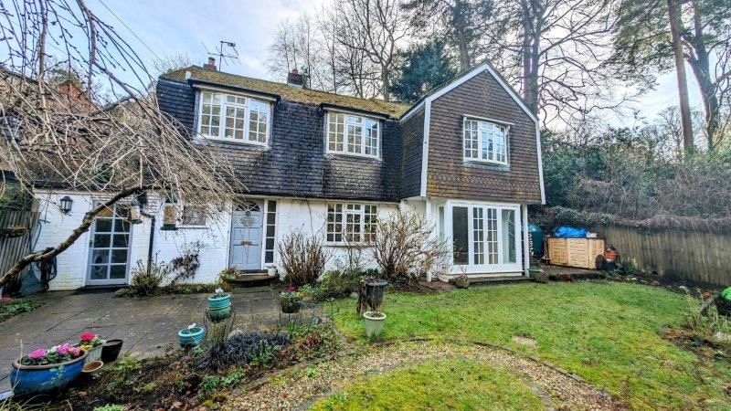 4 bed detached house for sale in Beech Hill, Headley Down GU35, £650,000