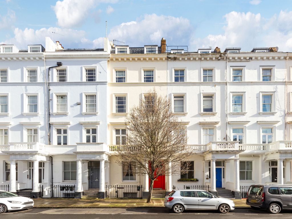 1 bed flat for sale in Claverton Street, Pimlico SW1V, £575,000