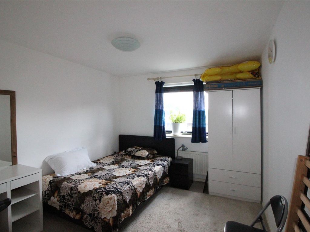 2 bed flat for sale in Sherman House, Aberfeldy Street E14, £375,000