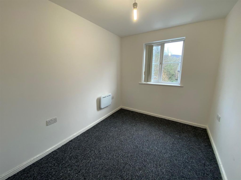 2 bed flat to rent in The Green, Millbrook, Stalybridge SK15, £750 pcm