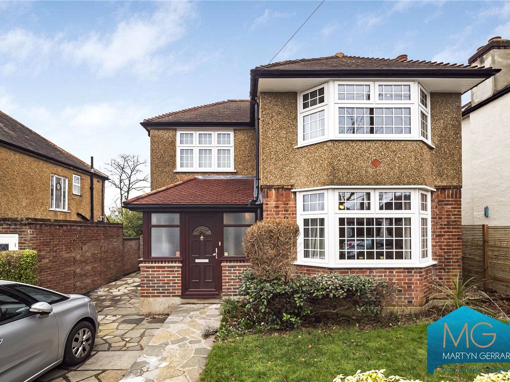 3 bed detached house for sale in Featherstone Road, London NW7, £1,000,000