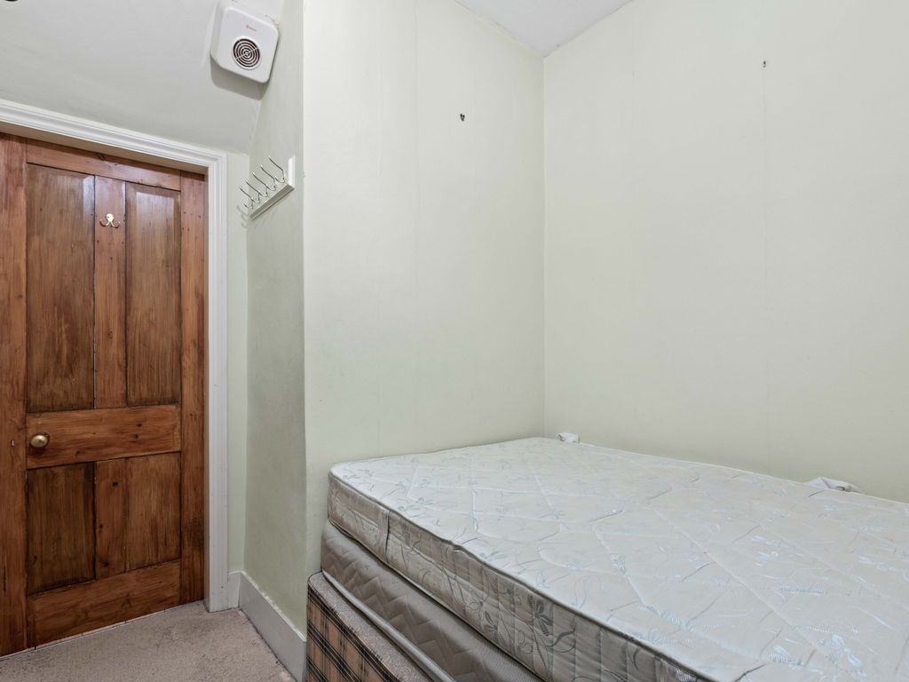 2 bed flat for sale in Royal Park Terrace, Edinburgh EH8, £279,000