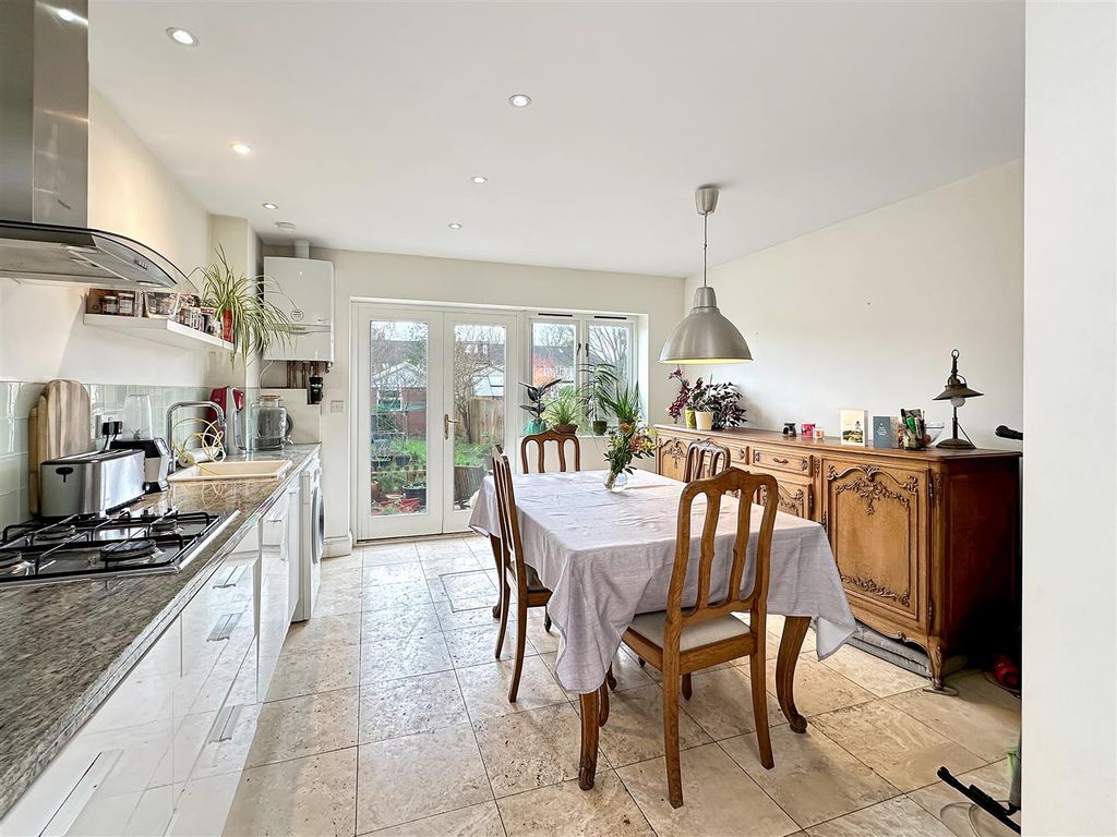 3 bed terraced house for sale in Cromwell Road, Cambridge CB1, £470,000